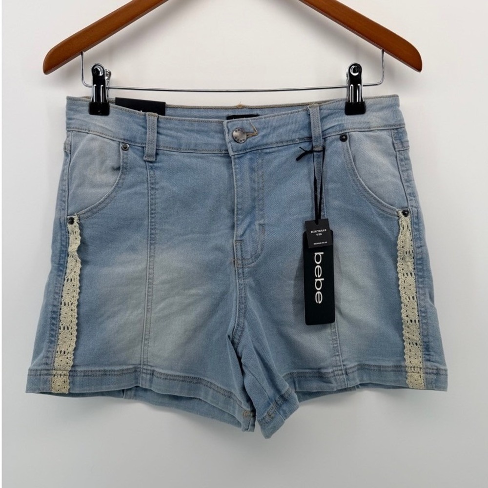 NWT New Bebe Womens Medium Blue Denim Crochet Lace Trim Shorts Size 6/28